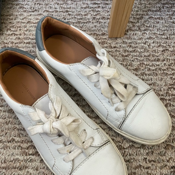 White sneakers - Picture 3 of 5